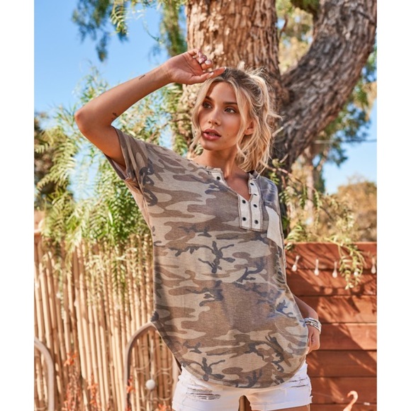 V-Neck Camo Tee Leggings Top Oversized Tees Basic Casual Women’s Tops - Picture 6 of 9